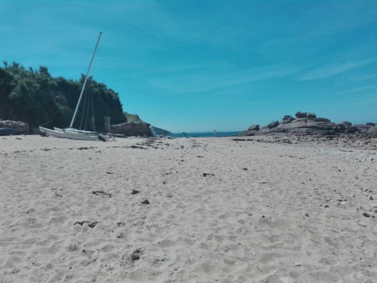 Vue Mer Cote De Granit Rose En Bretagne Trebeurden Bagian luar foto