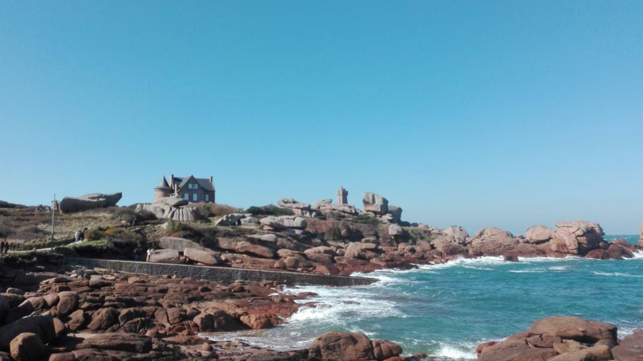 Vue Mer Cote De Granit Rose En Bretagne Trebeurden Bagian luar foto